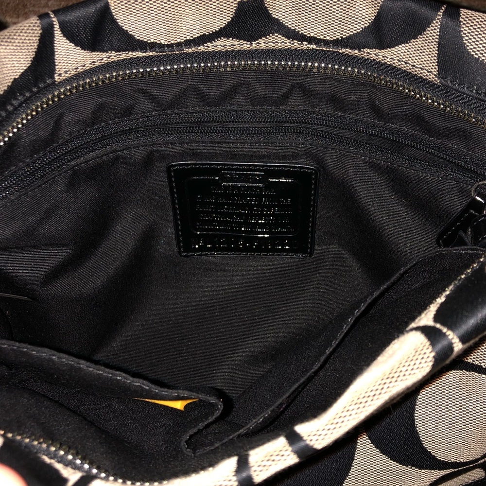 Coach Purse. - Picture 3 of 6